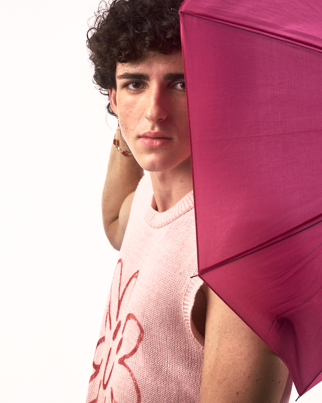 The modeling industry attracts with its glamour, success and spectacular stories.